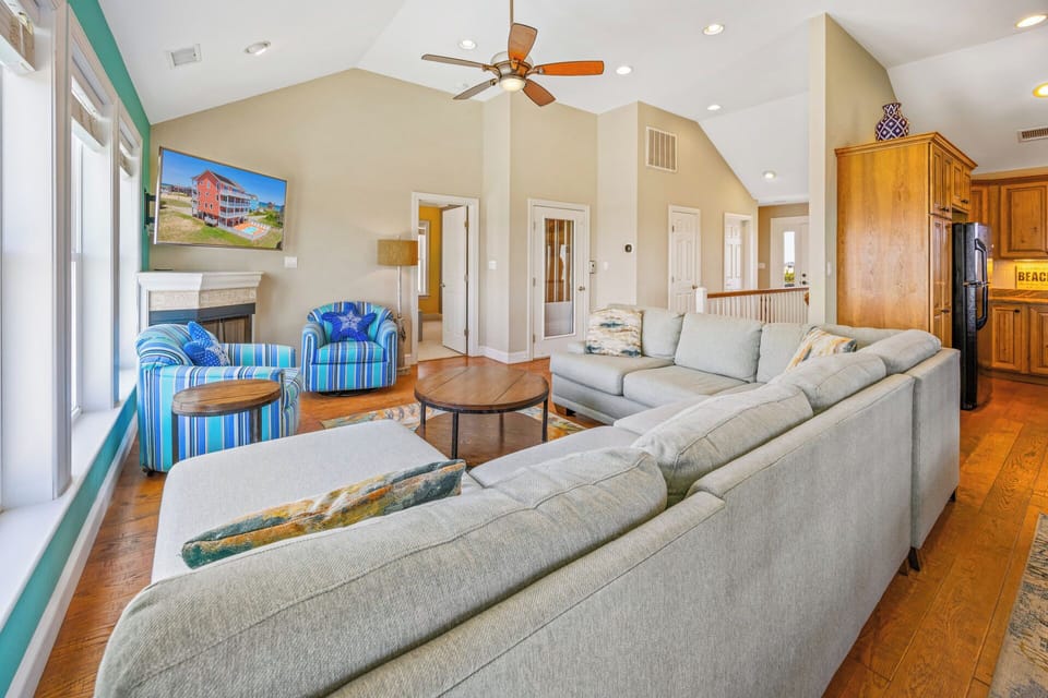 Surf or Sound Realty - 542 - Day Drinkin - Great Room -3