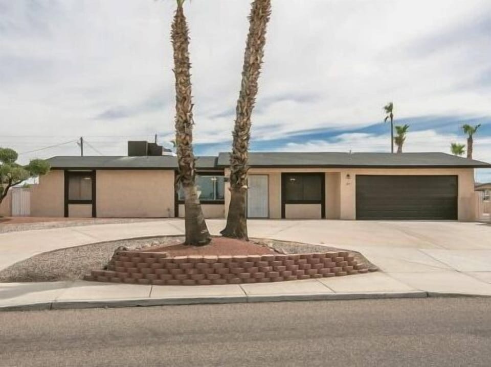 Lots of parking in the front, and more around the side! Garage included.