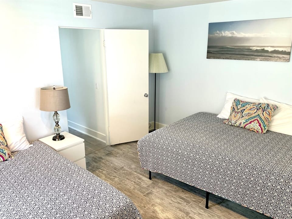 Bedroom with 2 Queen Beds