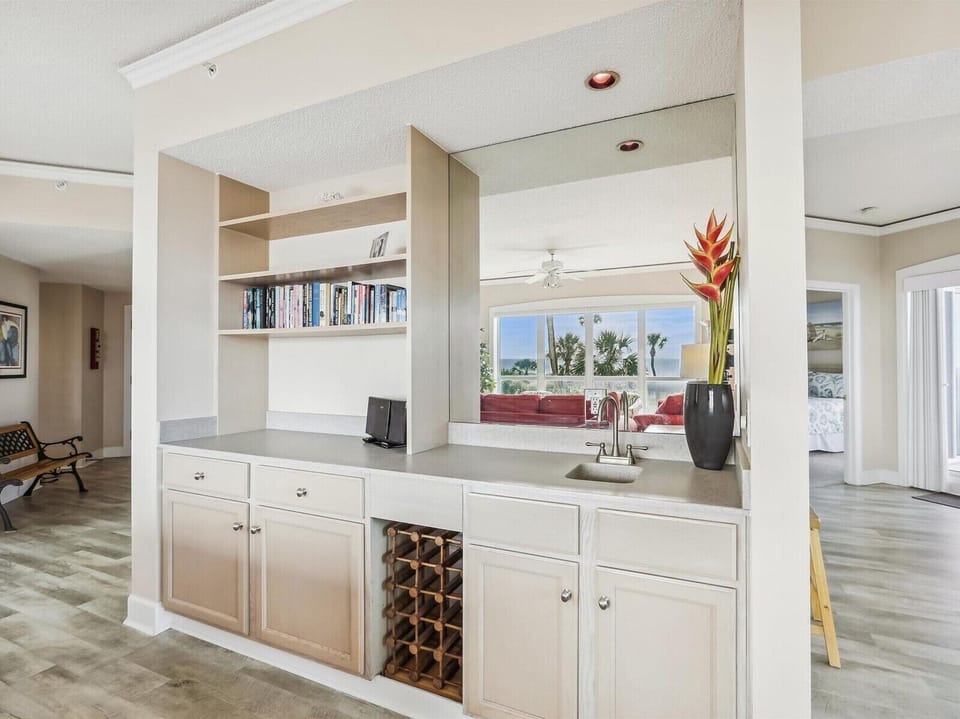 Bar Area with Sink at 4207 Windsor Court North