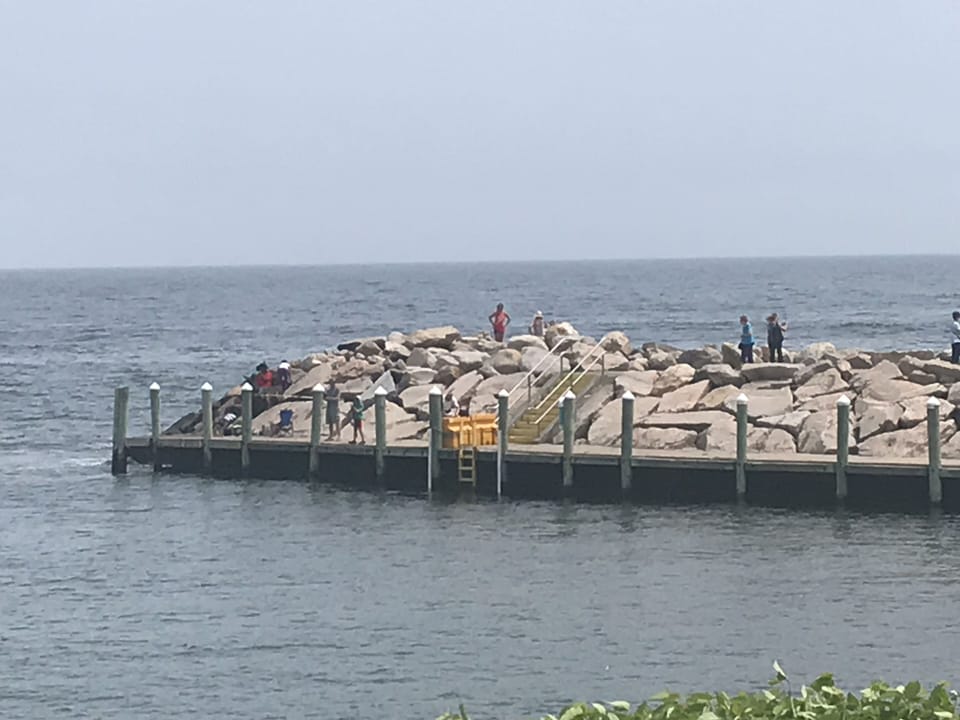 Fishing Pier- 10 minute walk from the cottage 