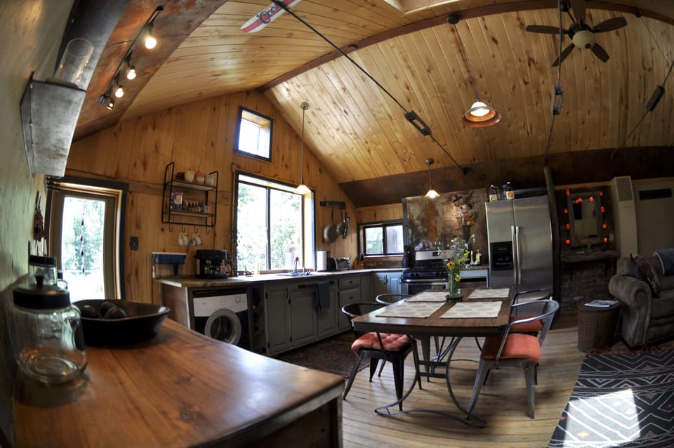 Dinning Area & Kitchen
