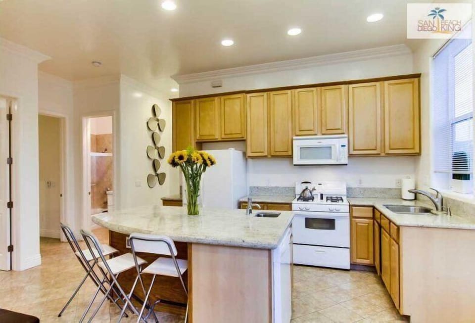 Surf Stars Penthouse Kitchen with Entertainment Island