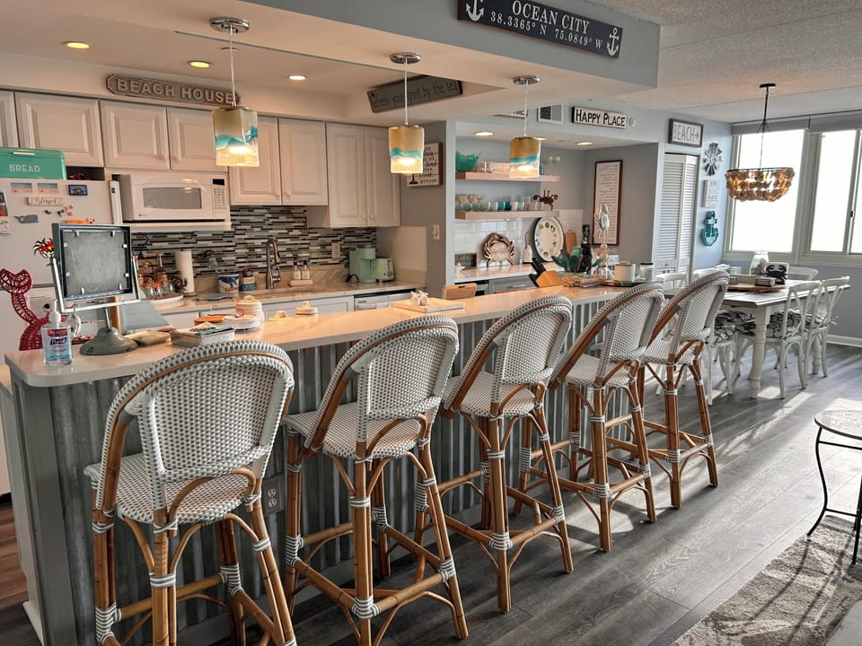 Island seating /alternative dining
