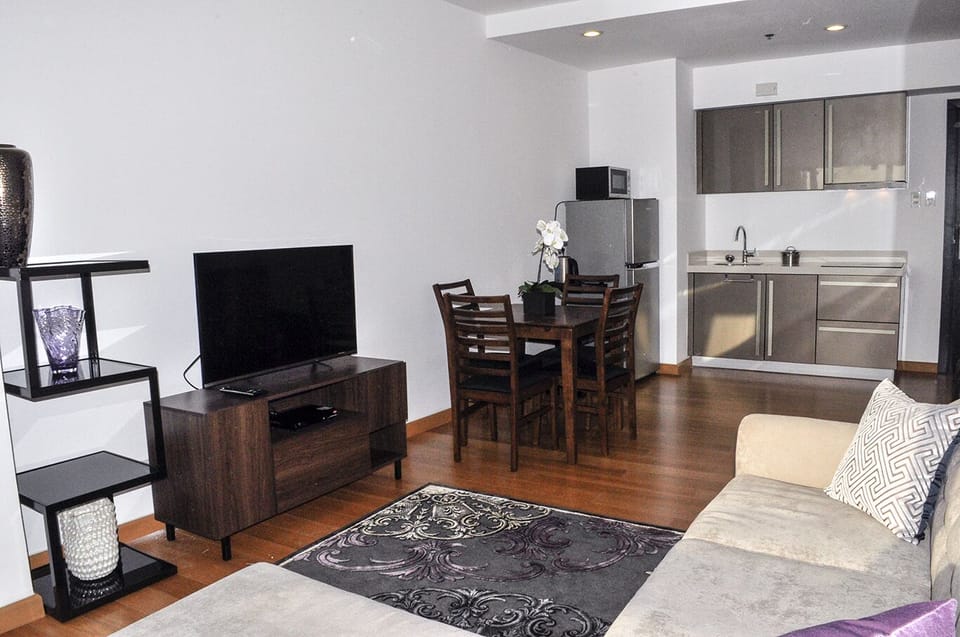 1BR Deluxe 39th Flr w WiFi @ Milano 3903