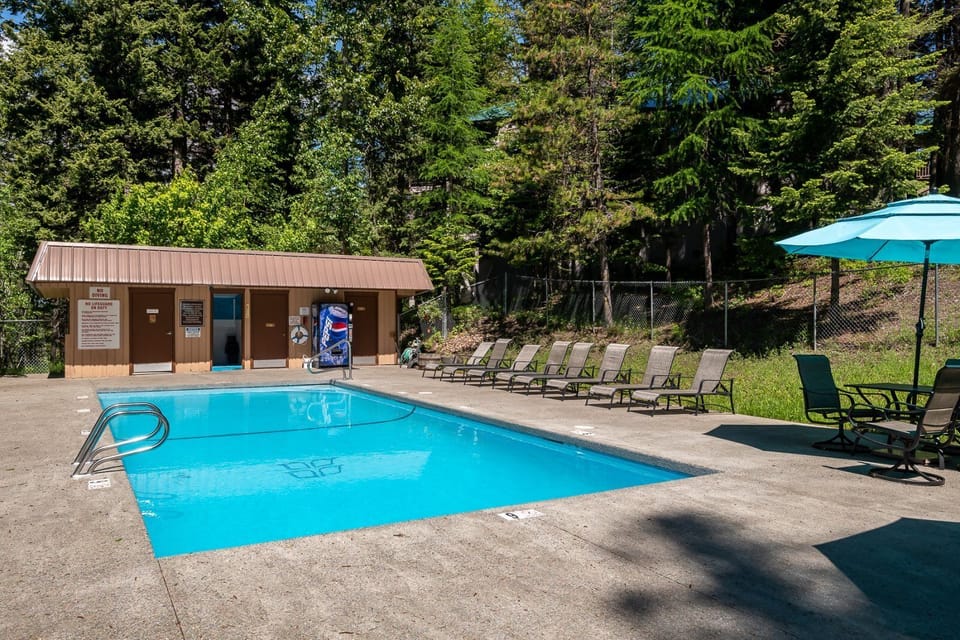 Seasonal outdoor pool 