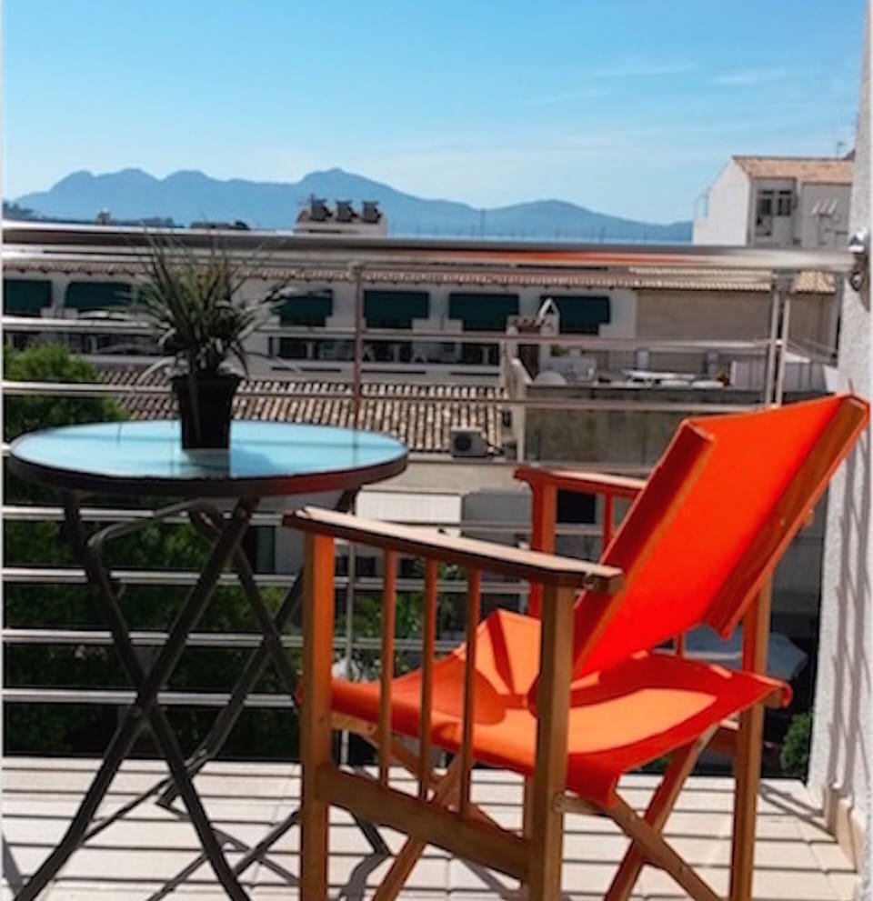 Balcony with views over bay