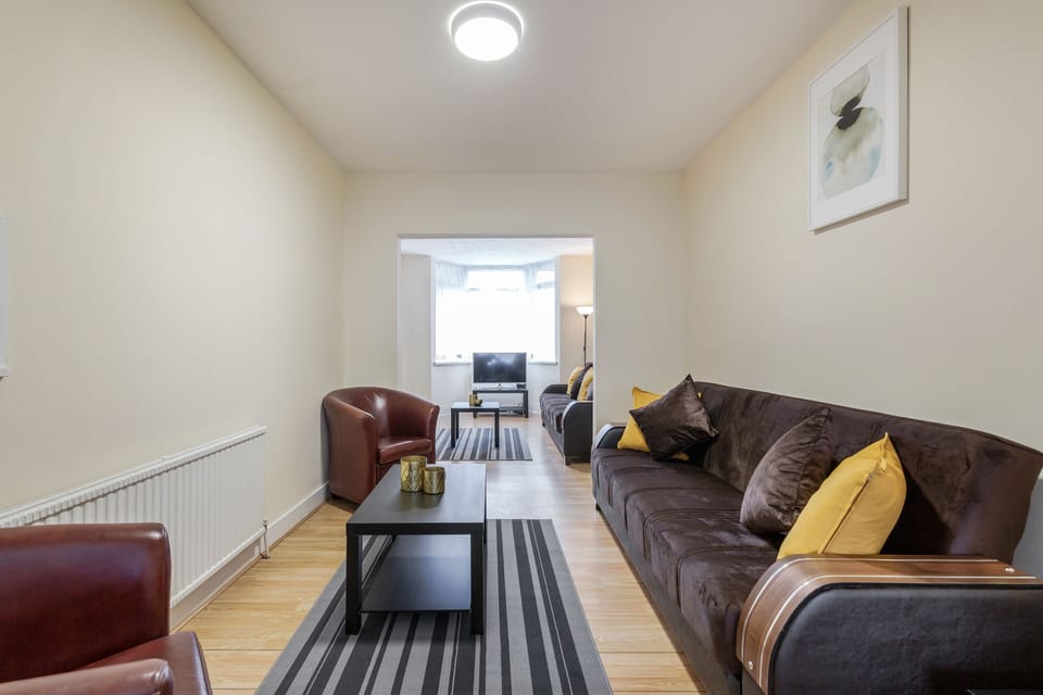 Through lounge - 2 sofa beds
