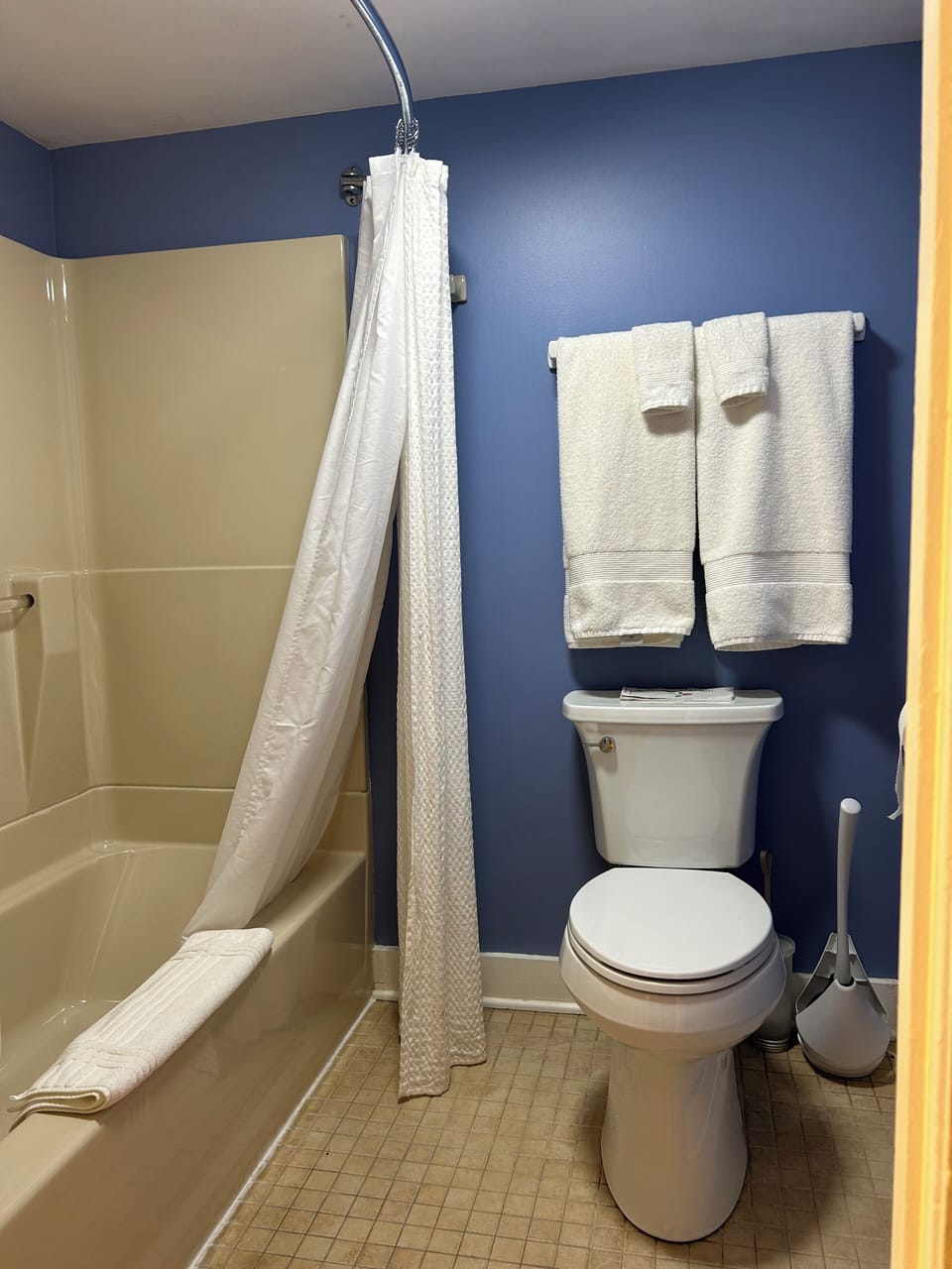 Bathtub/shower, toilet, towels