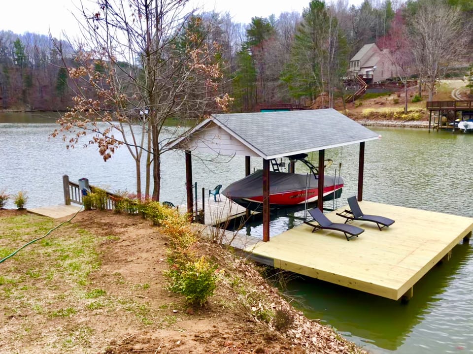 Large stationary dock and floater. V-Hull boat lift (available upon request) 