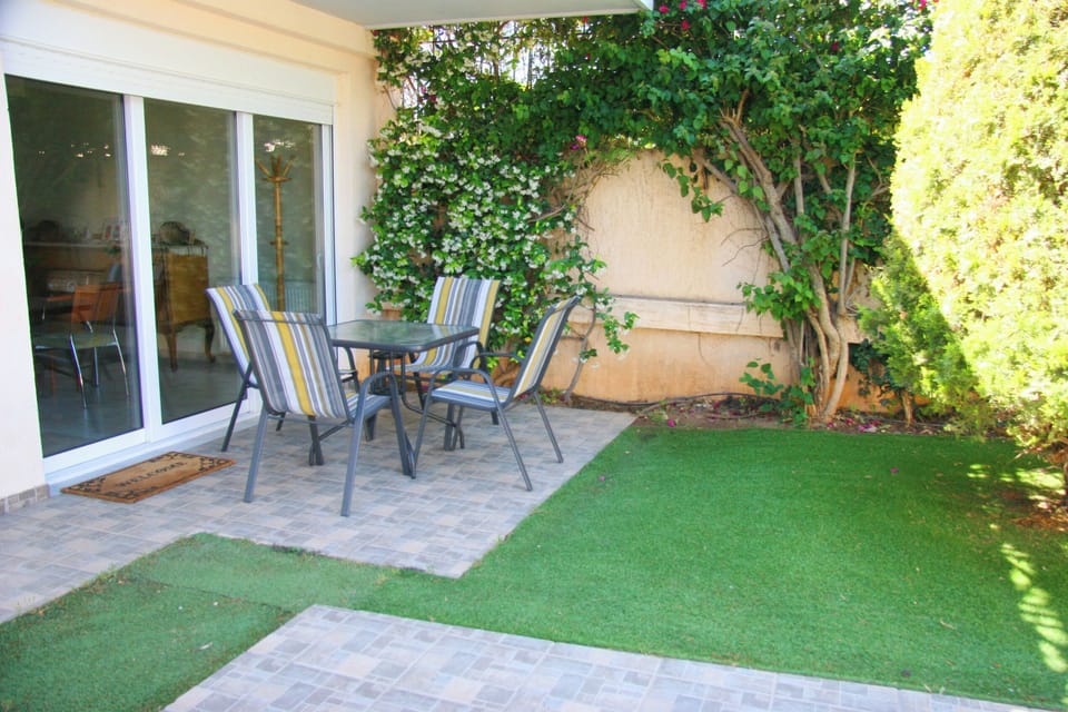 Front courtyard table