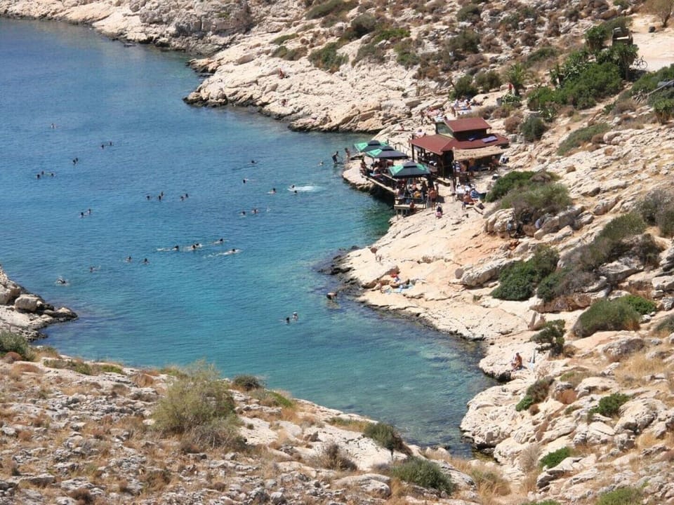 Varkiza rocky beach bar