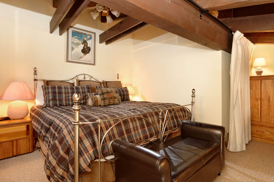 King size bed in Loft.