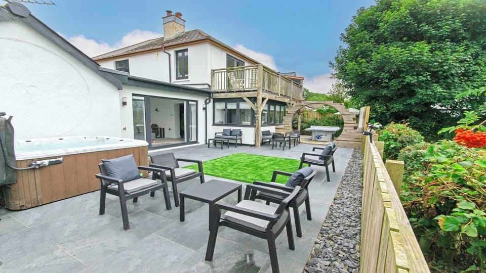 Hot tub and decking area