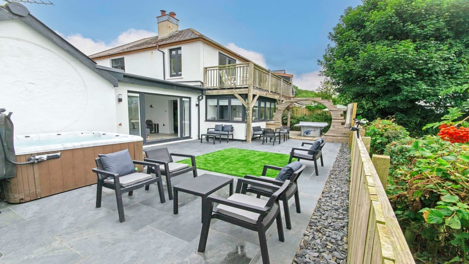 Hot tub and decking area