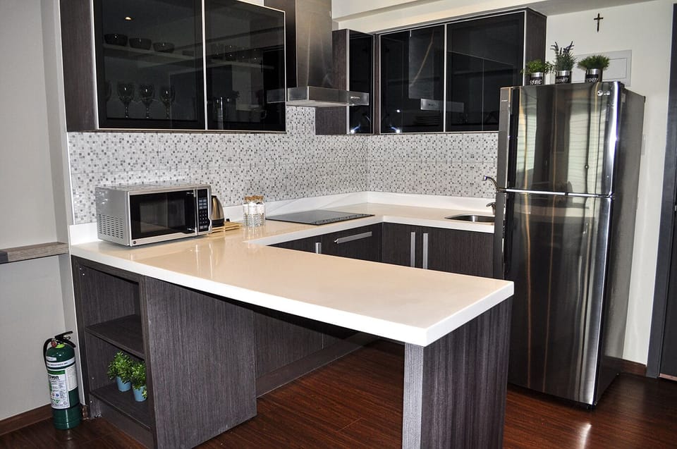 LUX Roomy 2-Bedroom @ Knightsbridge 2401