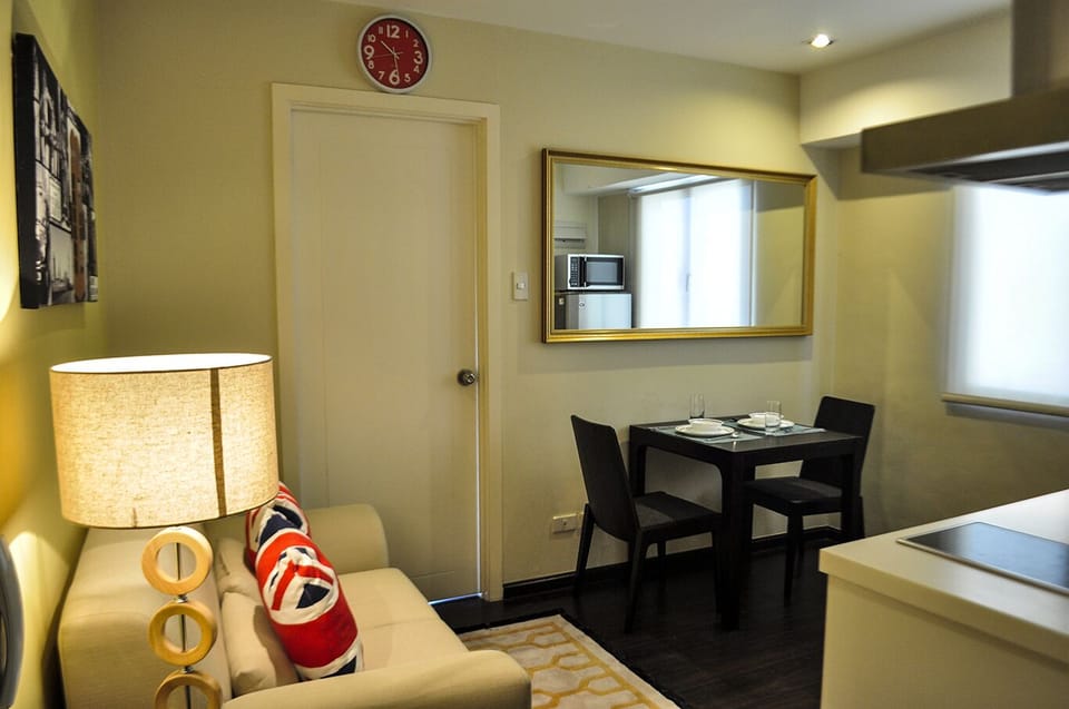 1 Bedroom + Internet @Knightsbridge5312B