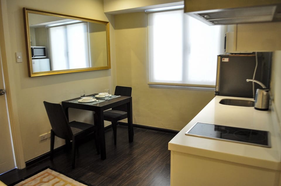 1 Bedroom + Internet @Knightsbridge5312B