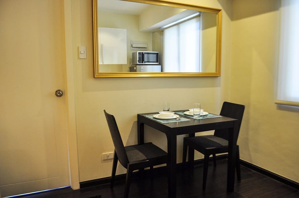 1 Bedroom + Internet @Knightsbridge5312B