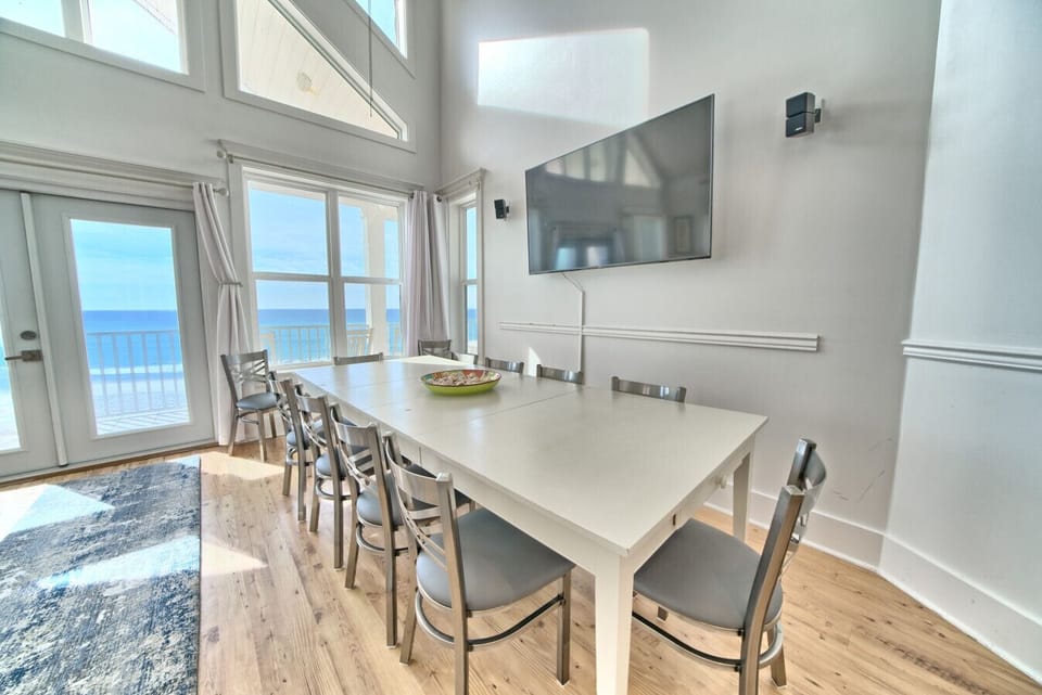 Dine with breathtaking ocean views in this bright and airy beachfront retreat.
