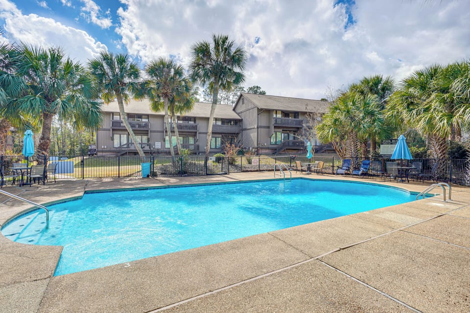 Diamondhead Vacation Rental | 1BR | 1BA | Steps Required | 639 Sq Ft