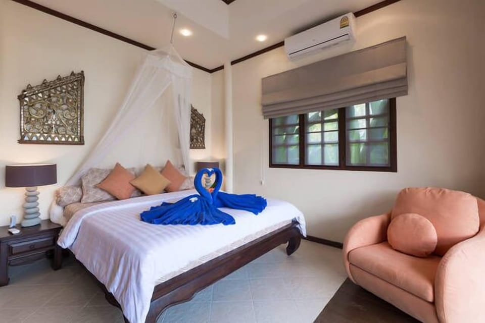 1BRM Beachfront Villa with pool & garden
