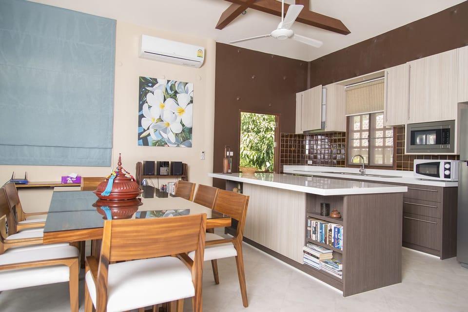 1BRM Beachfront Villa with pool & garden
