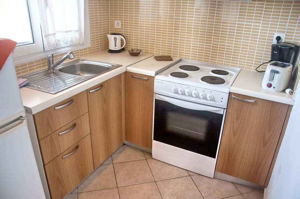 Very well equipped kitchen.