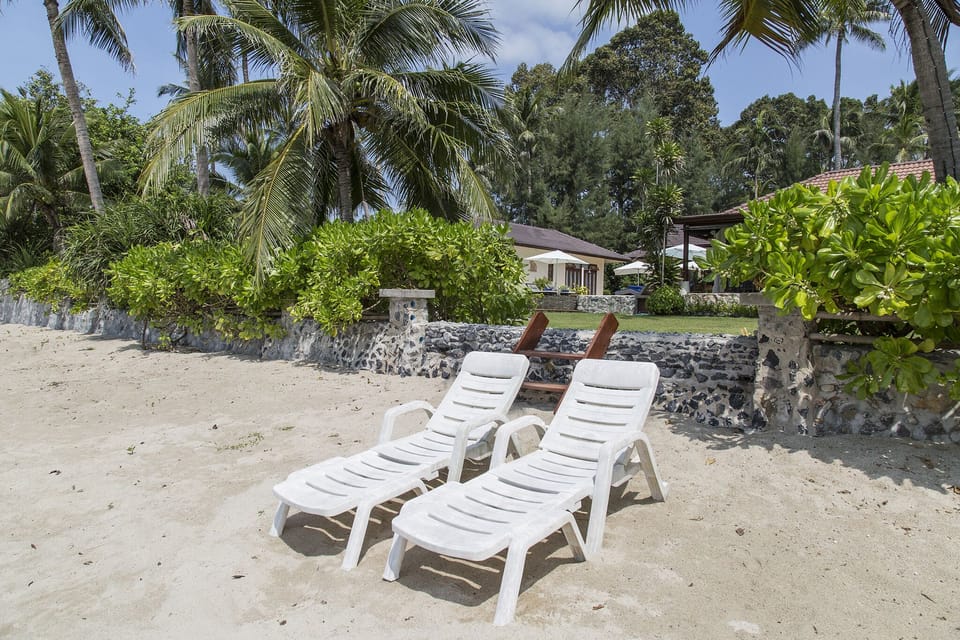 Wonderful 2BRM Villa with pool & gardens