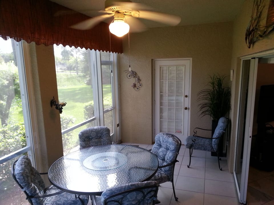 Glassed in lanai (all glass doors open and windows are tinted for extra privacy)