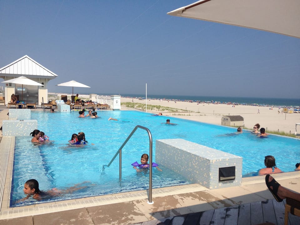 Infinity pool
