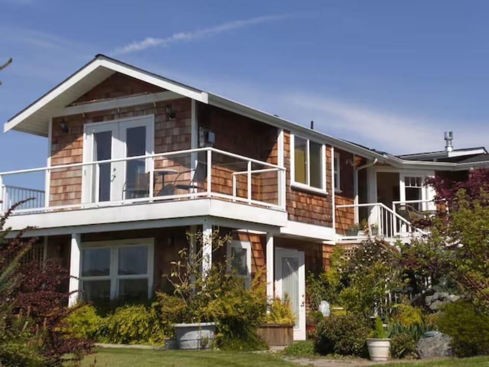 Spectacular! shipping lanes, Double Bluff, Useless Bay, Deer Lagoon, the Colony