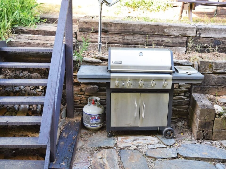 Old picture, now have a new Weber propane BBQ.