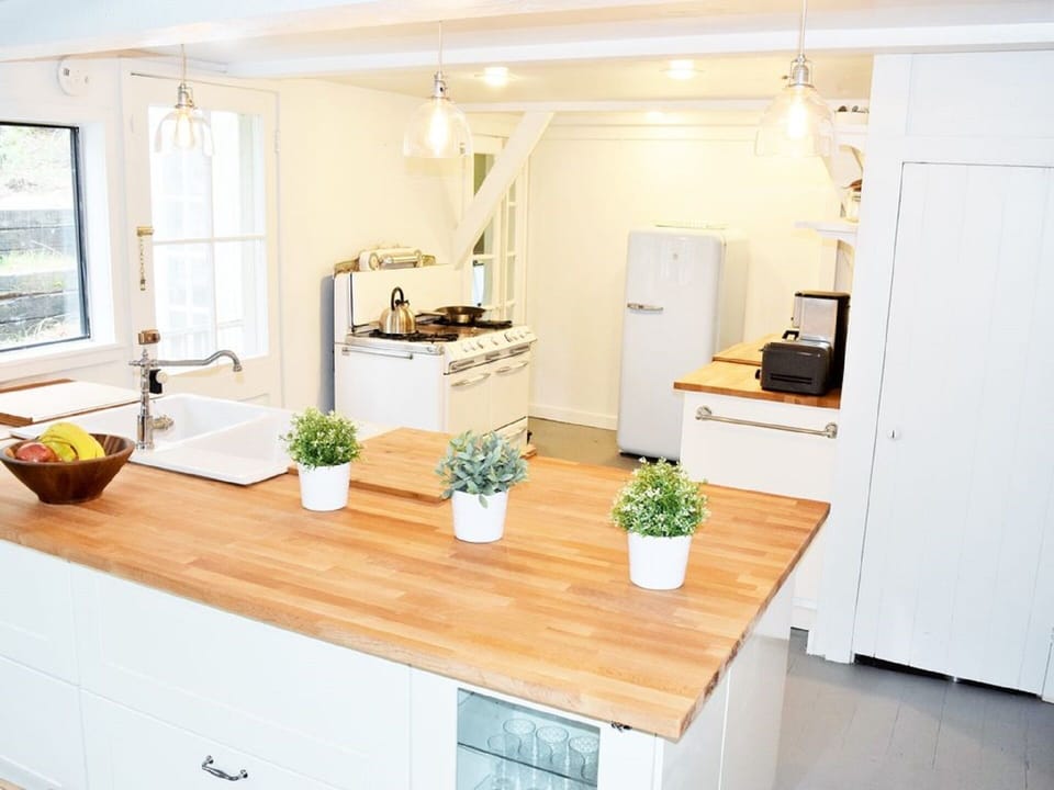 Modern farmhouse kitchen