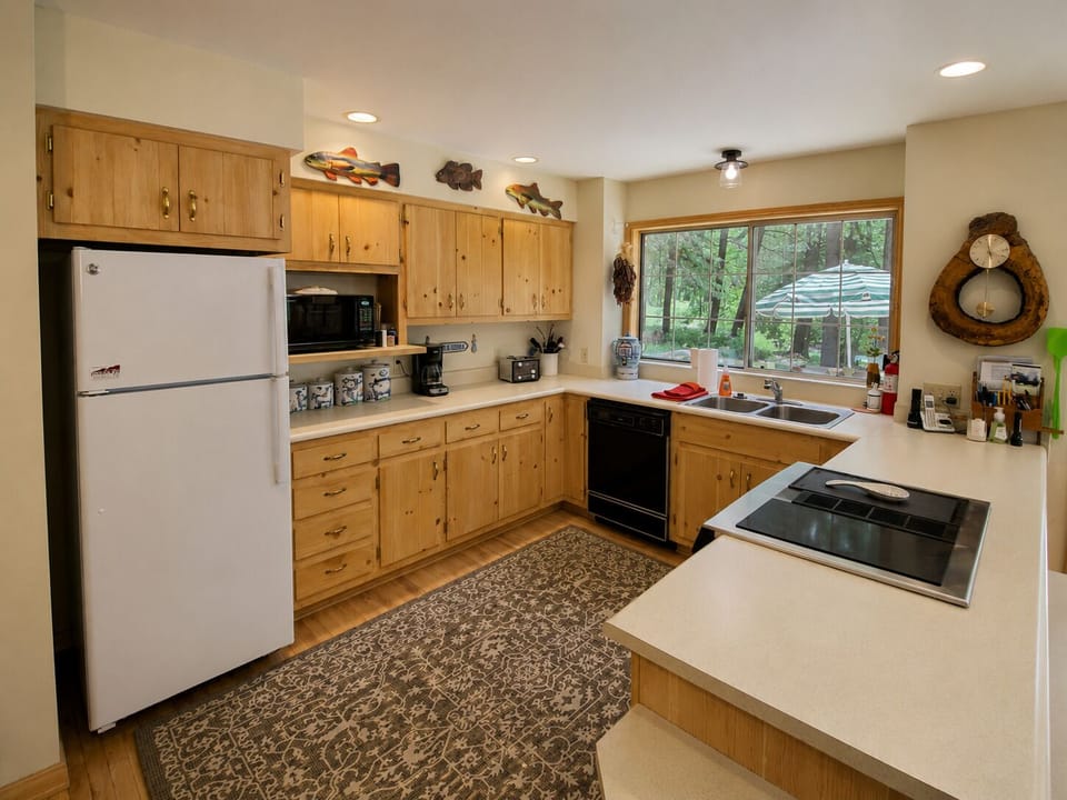 Fully Stocked Kitchen