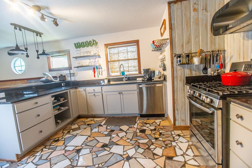full kitchen with gas stove