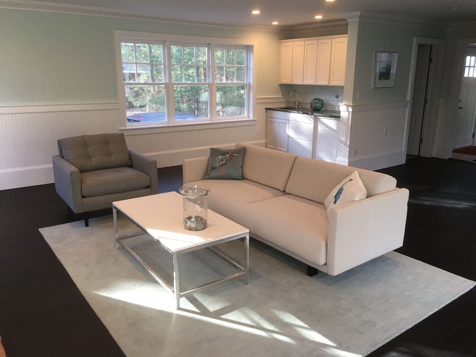 Livingroom and wetbar