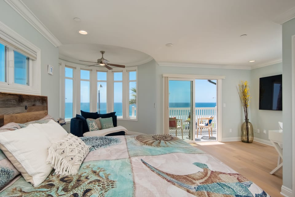 Master Bedroom, with very sweeping ocean view.
