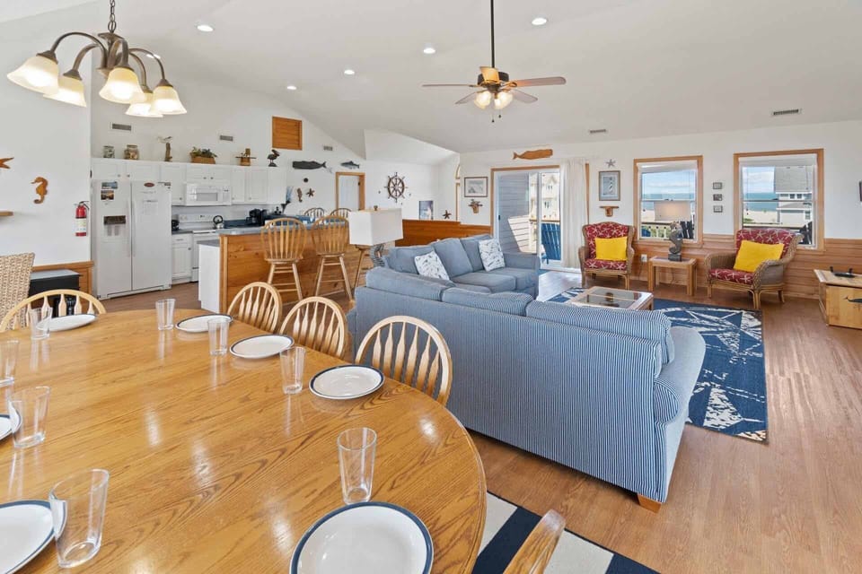 Surf-or-Sound-Realty-825-Treasure-Island-Dining-Area-1