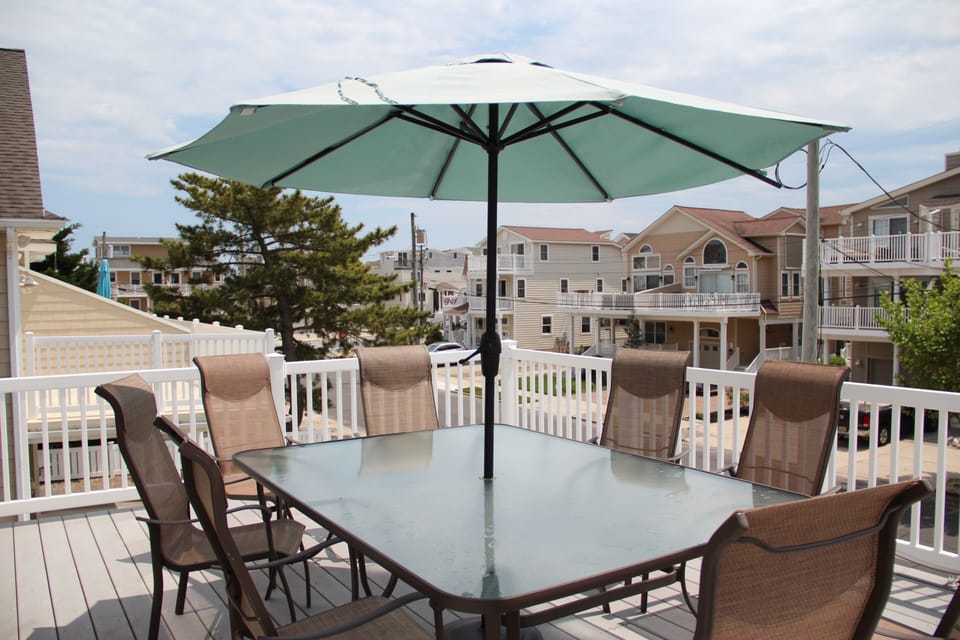 Seating for 8 at the patio table.