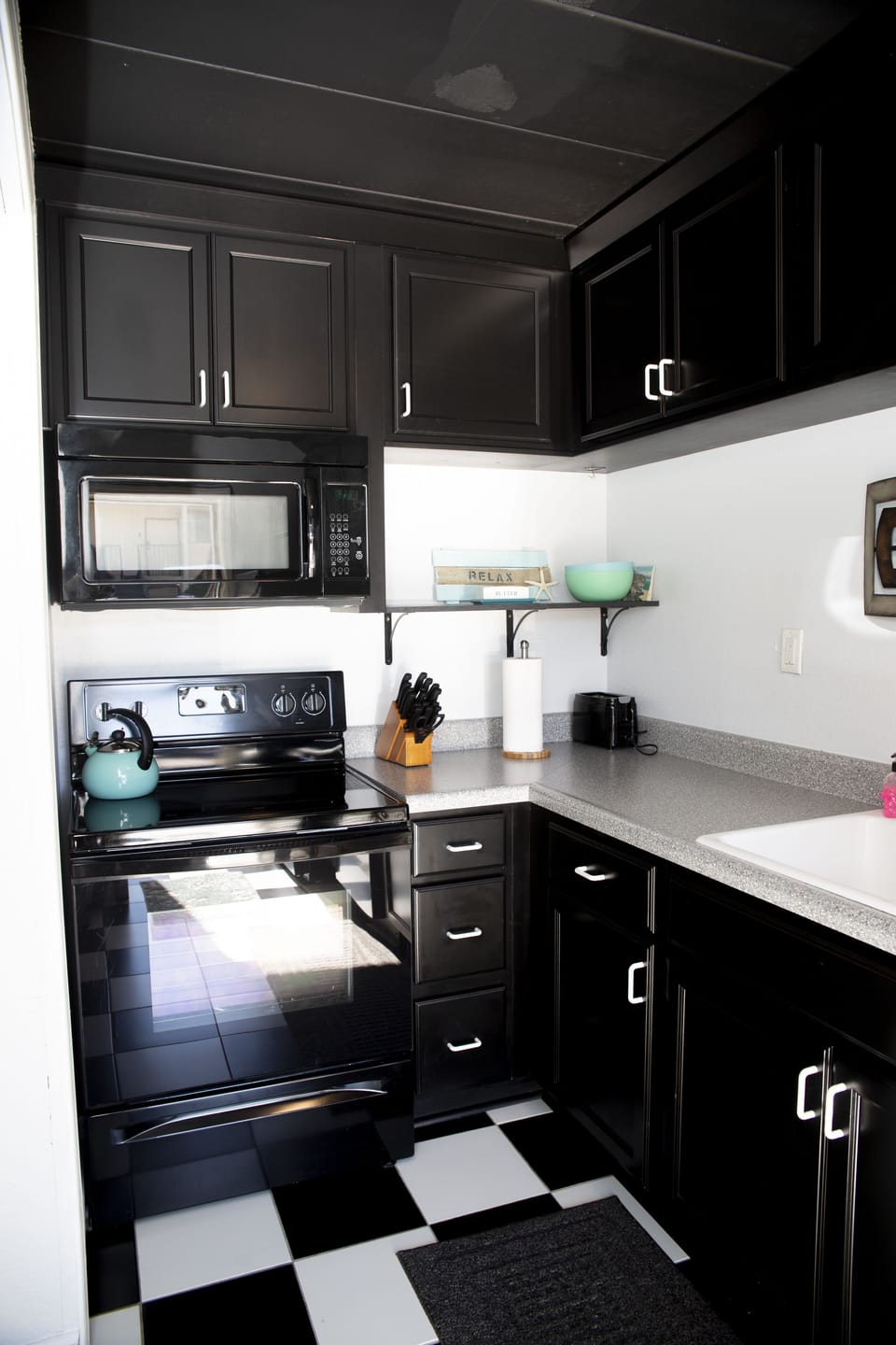 Full kitchen 