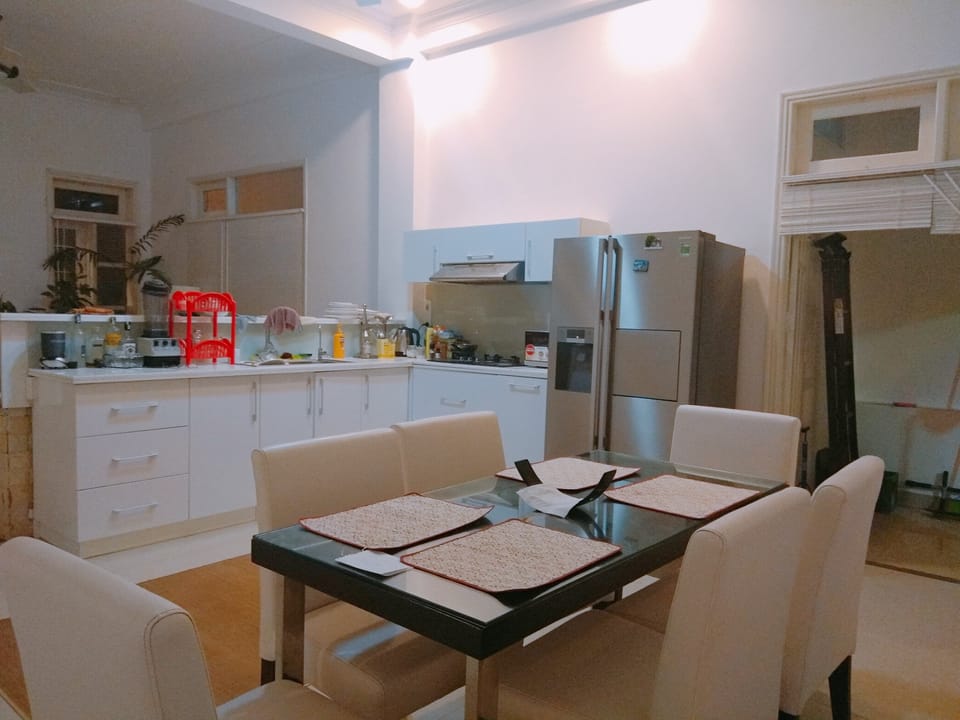Dining room & kitchen