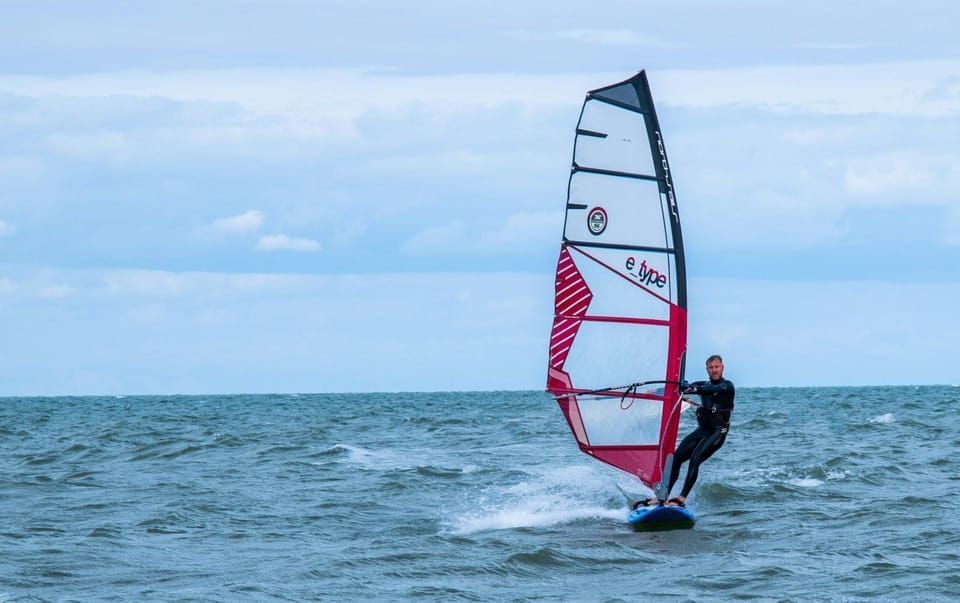 Stay close to the action with easy access to water sports like windsurfing, kayaking, and sailing, all while enjoying the comforts of a fully equipped rental near the city center!