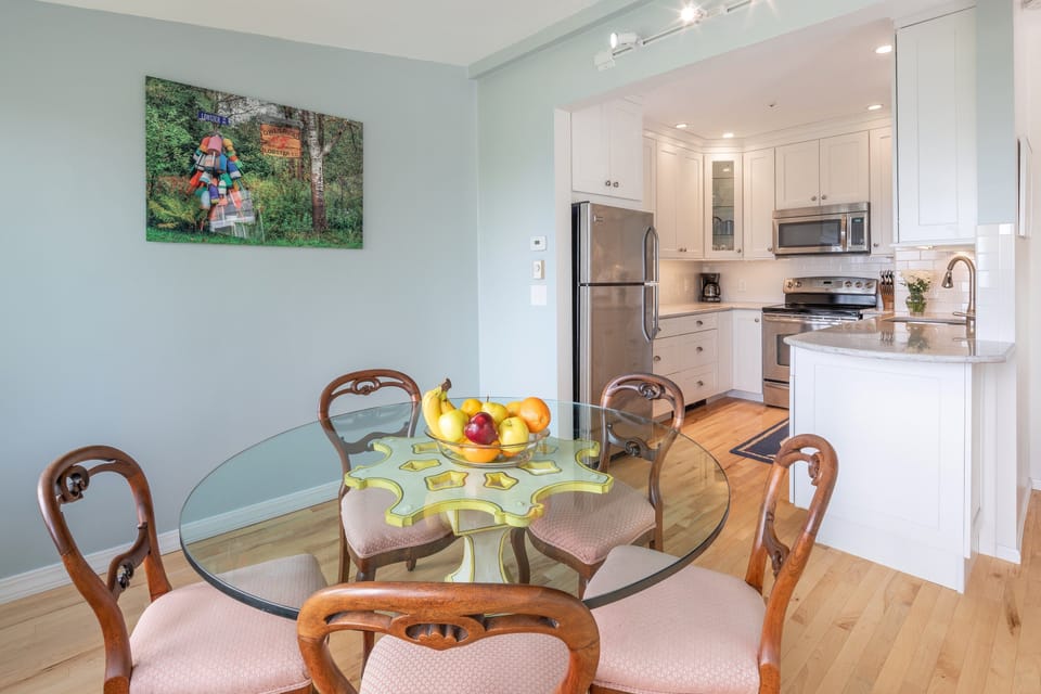 Dining area adjacent to kitchen. 
