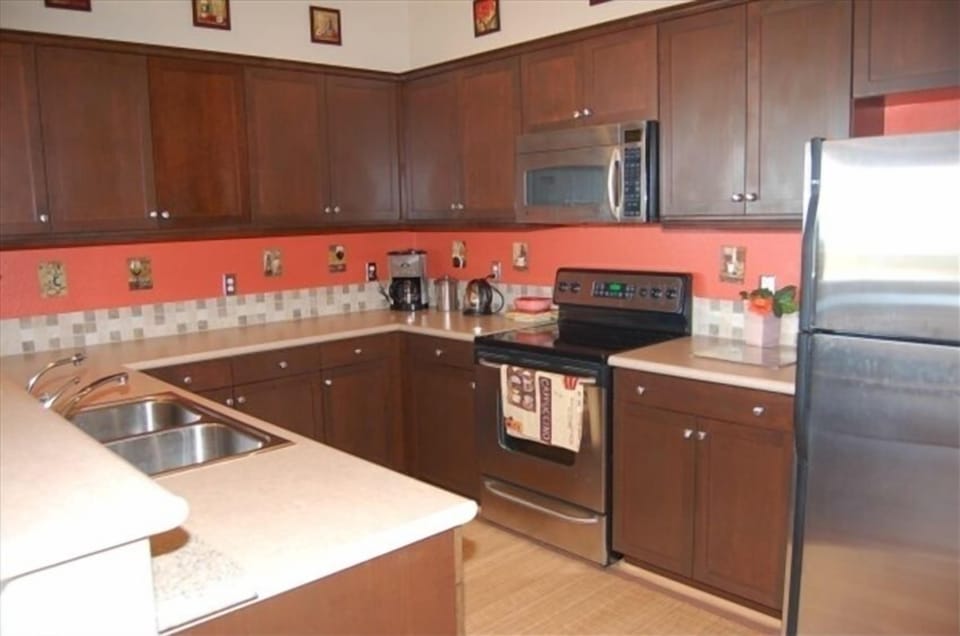 Kitchen, fully equipped for cooking and entertainment