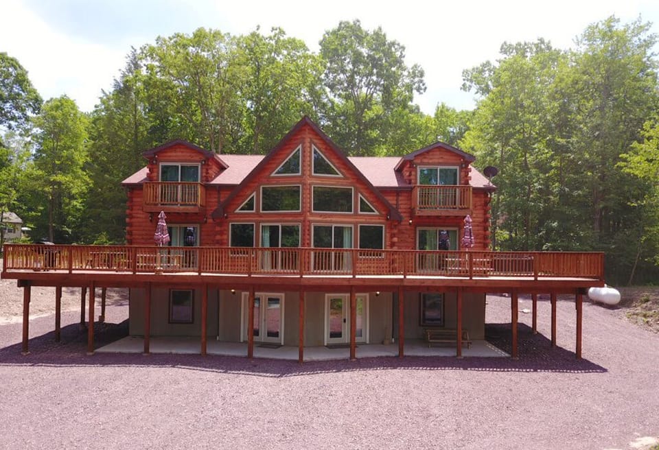Drone Shot From The Front Of The Cabin. Ample Parking And Plenty Of Deck Space!