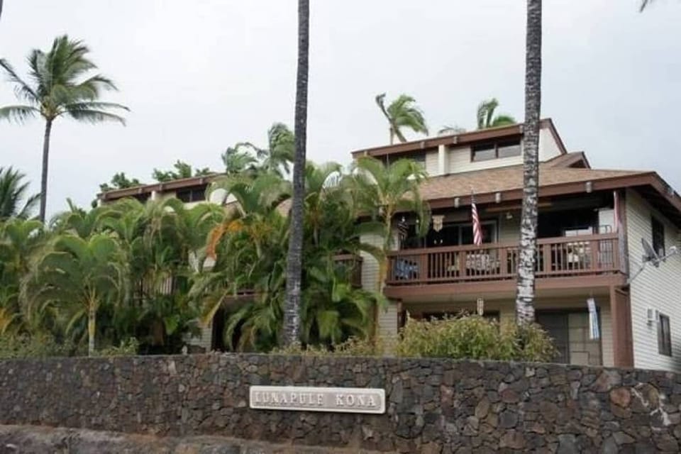 Lunapule Condos