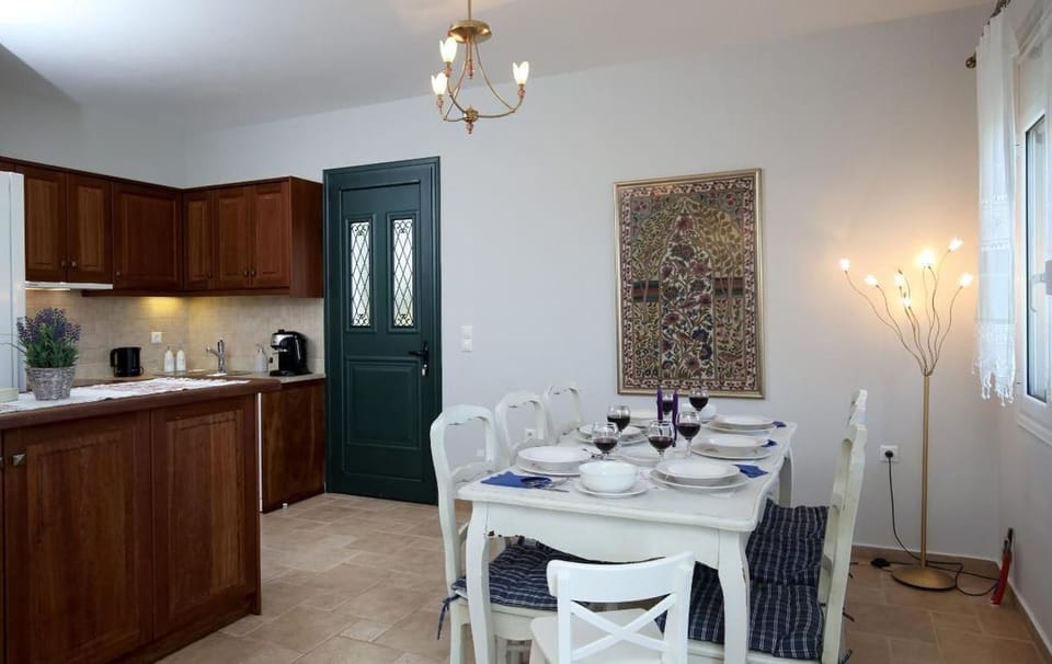 with dinning area 