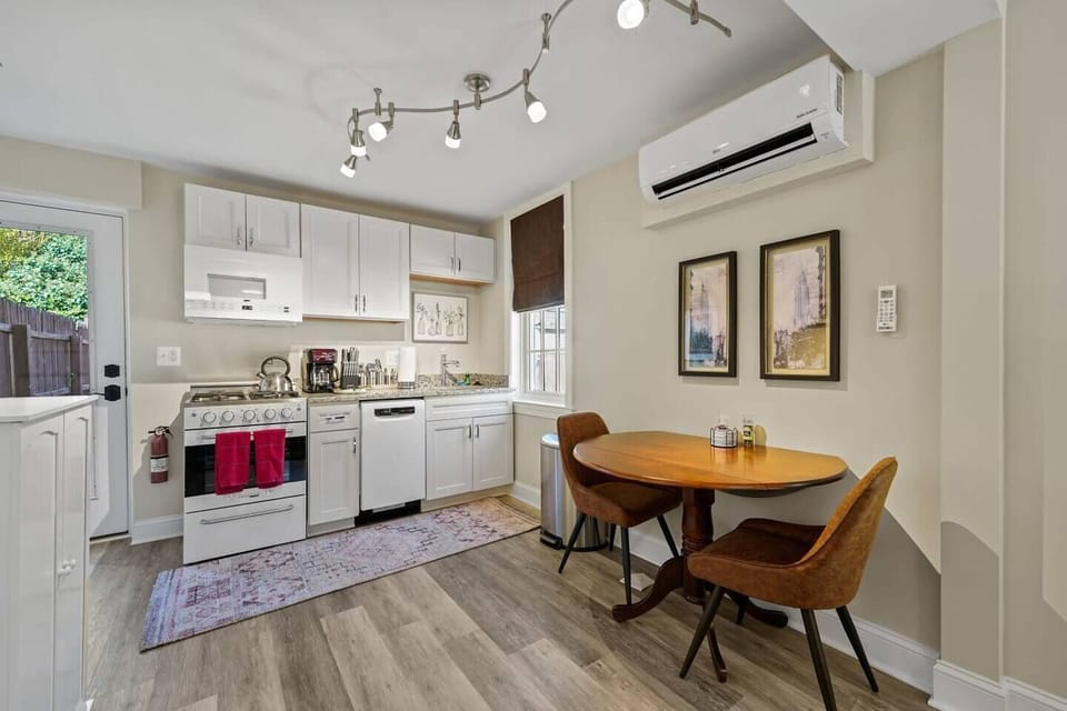 Great dining and workspace