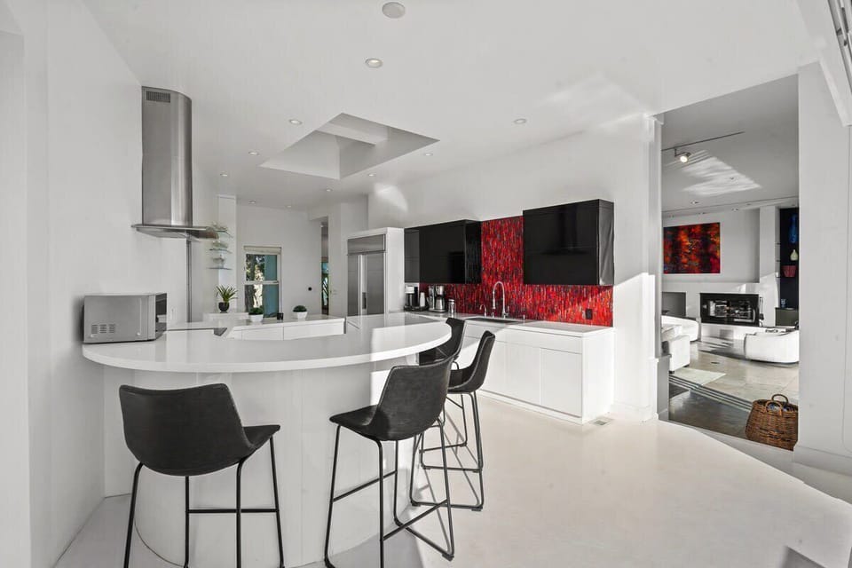 Abundant natural light floods the kitchen, creating a warm and inviting atmosphere.